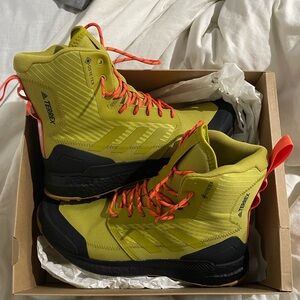 NWT Terrex Free Hiker XPL GORE-TEX Pulse Olive Gum